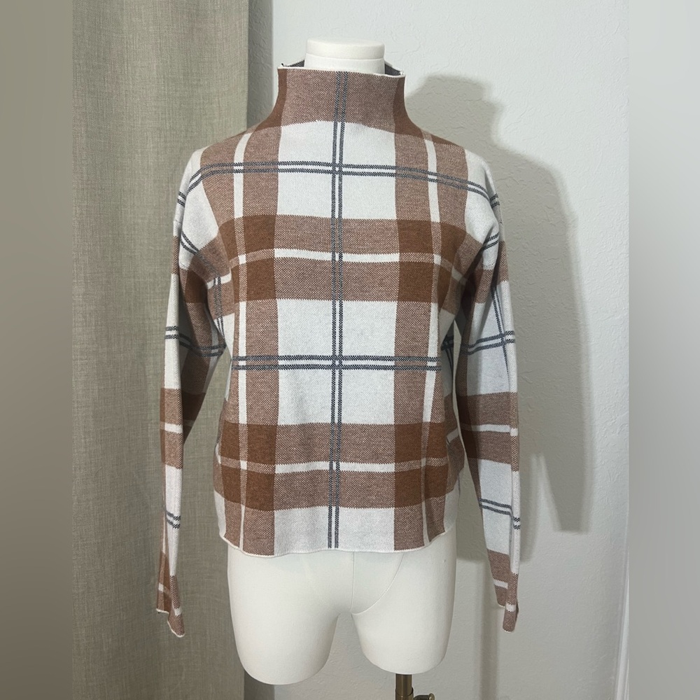 Classic Chic Minimal Women’s Tahari Mock Neck Neutral Color‎ Sweater Size Medium